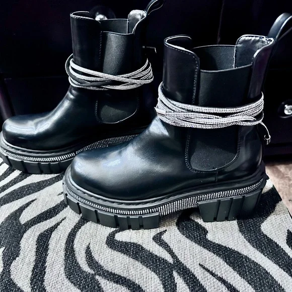 Azalea Wang Black Platform Ankle Boots with Silver Accents - Worn Once - Picture 10 of 12